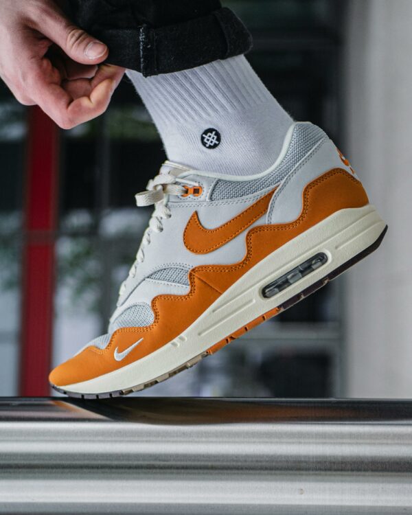 Baskets Nike Air Max 1 x Patta "Monarch" Orange et Grise